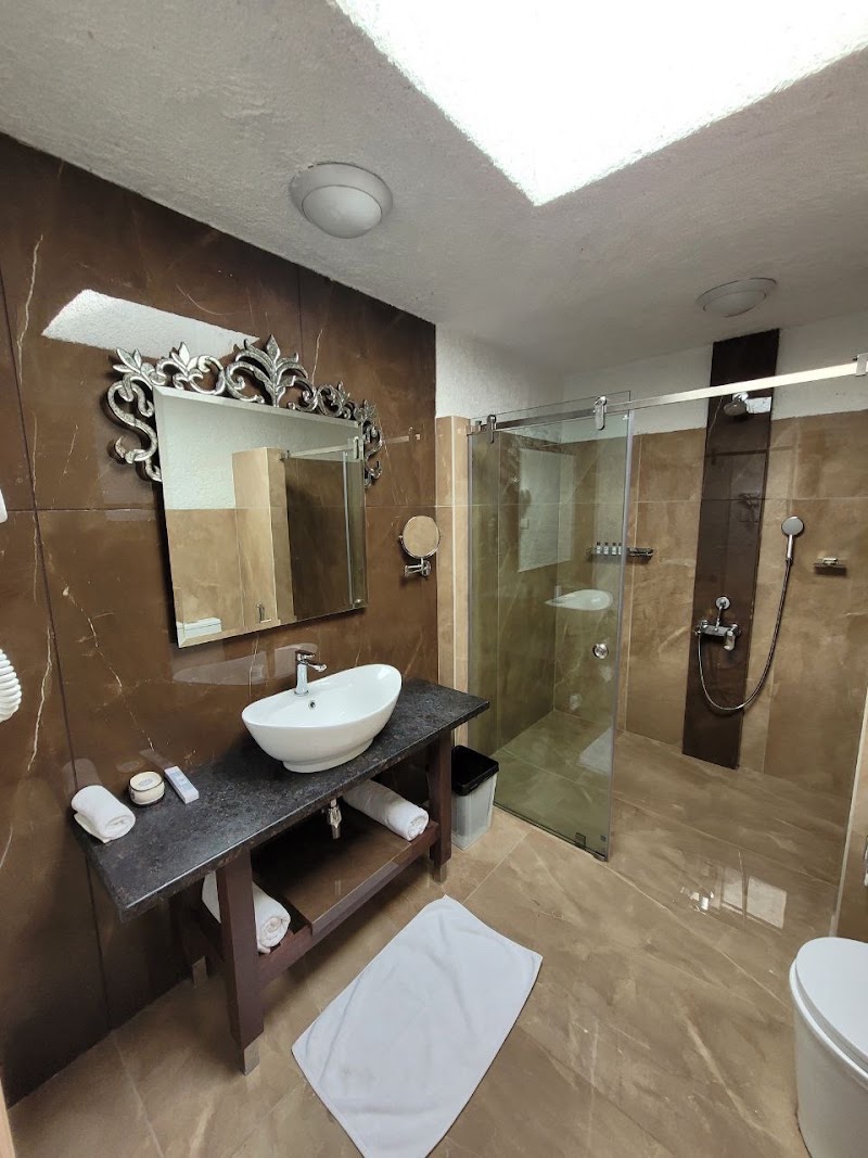 Nostravila – Mountain Villa with Pool & Jacuzzi Near Lonavala - Lonavala (photo 4)