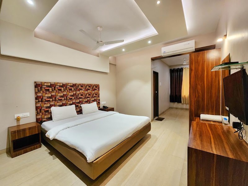 The Kanila Resort – Mountain View Pool Stay Near Karjat - Karjat (photo 2)